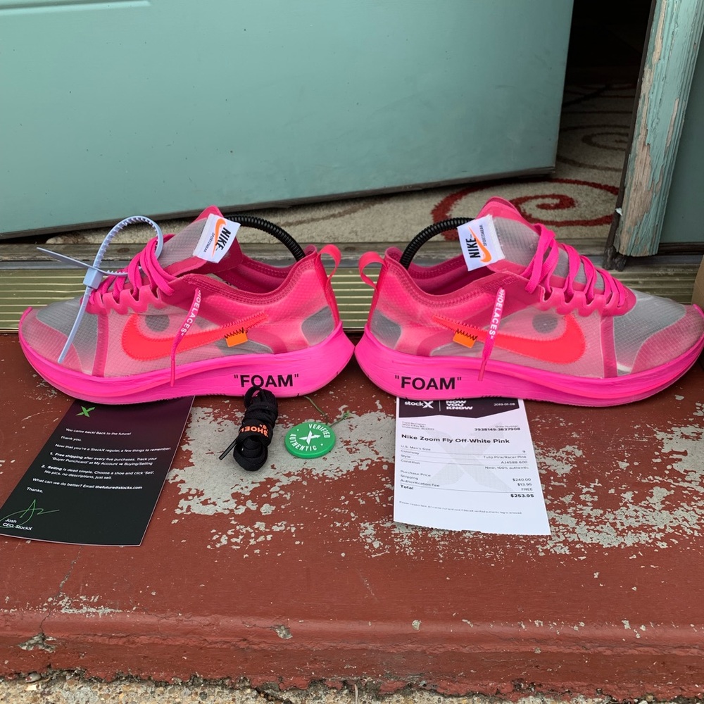 Off white tulip zoom fly